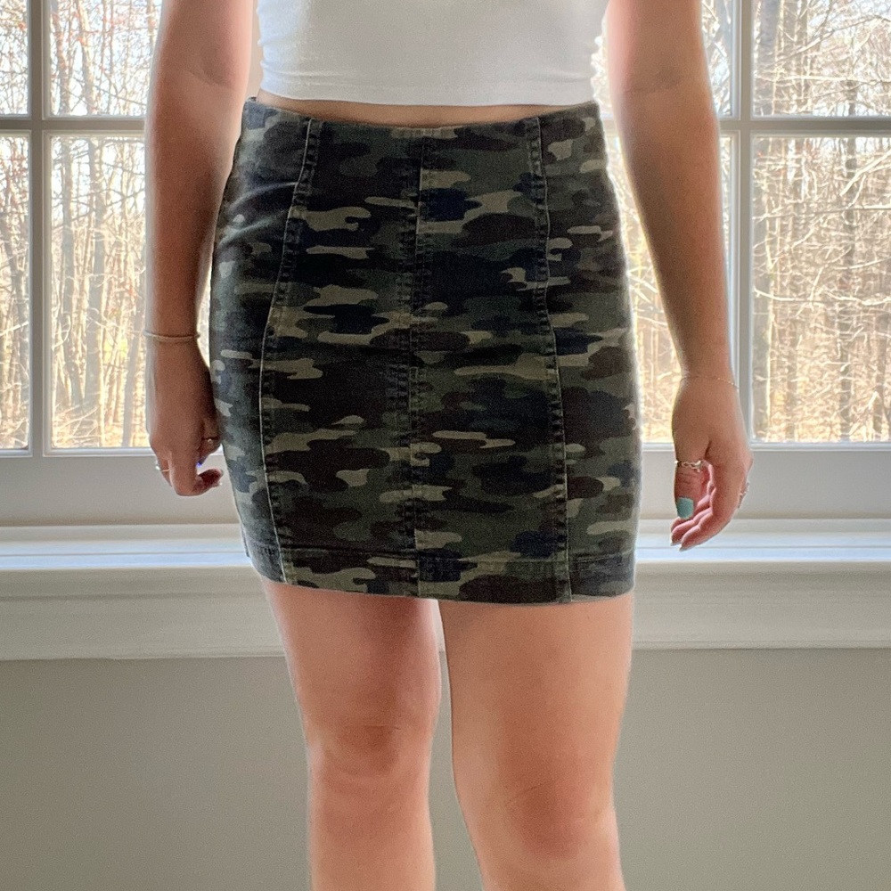 🩵free people camo mini skirt size 2